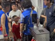 看台文化的反思:激情与理智的碰撞